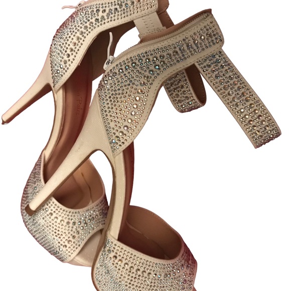 Shoes - Picture 1 of 7